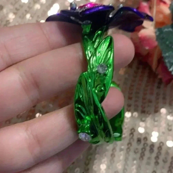 New Betsy Johnson metal  to petal collection bracelet - Picture 3 of 4